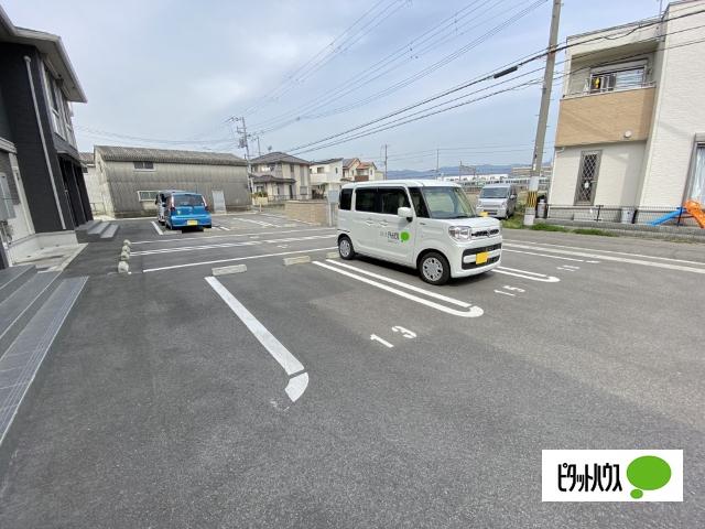 レセンテシャトー（105） 駐車場