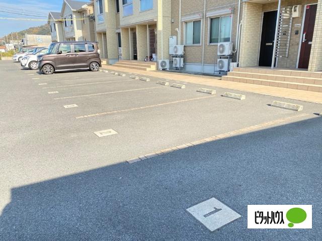 D-room内原　B棟（B102） 駐車場