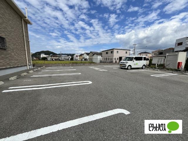 シエン　ノワール（105） 駐車場
