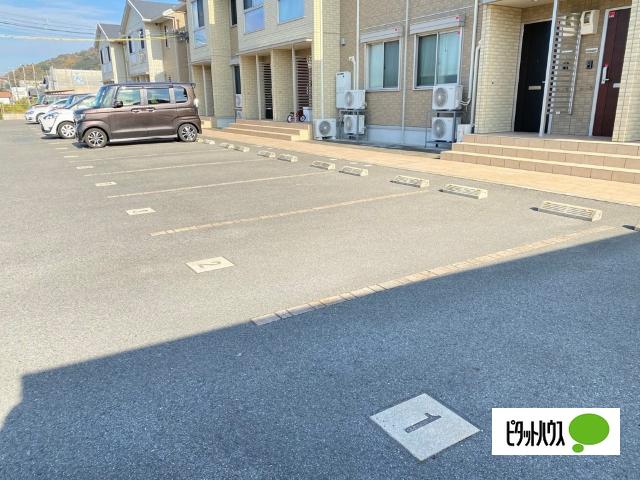 D-room内原　B棟（B102） 駐車場