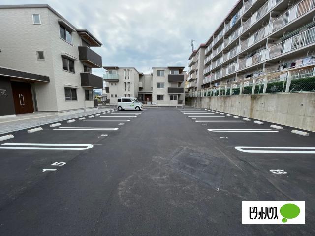 D-room宇須　光（205） 駐車場