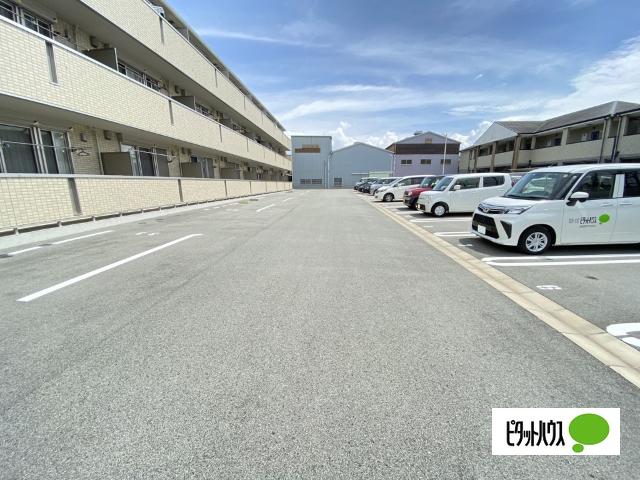 サンライズ湊Ⅱ（303） 駐車場