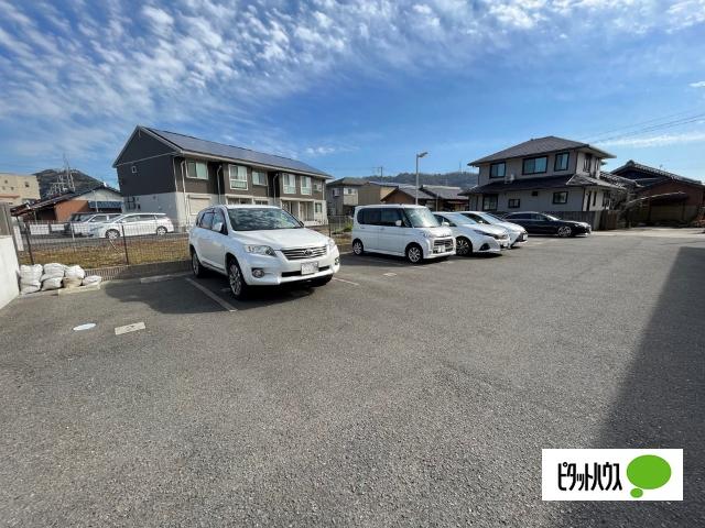 カーサＭ（103） 駐車場