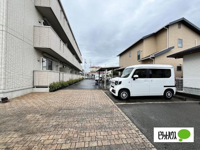 クリーク パレス（301） 駐車場