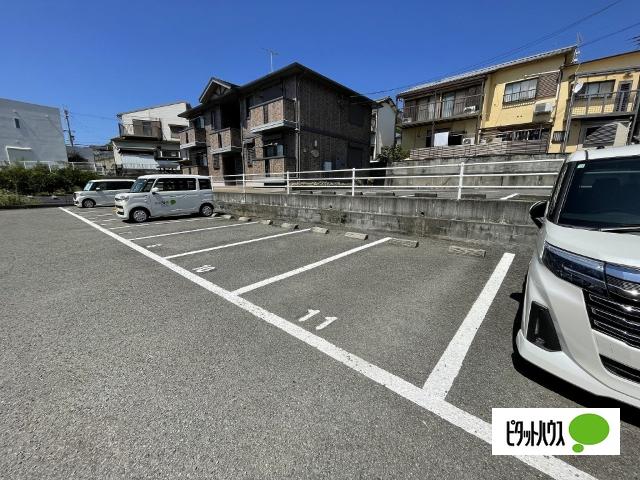 ハイツ・アドヴァンス（203） 駐車場