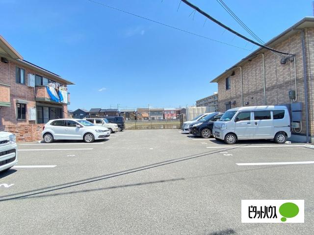 Cozy Court　Ａ棟（A102） 駐車場