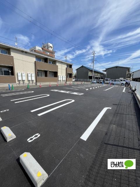 ルピエ宮前（102） 駐車場
