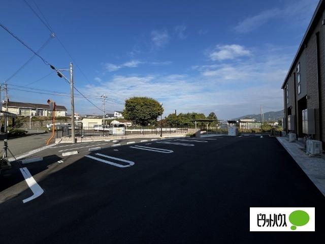 メゾン　アンジュ（205） 駐車場