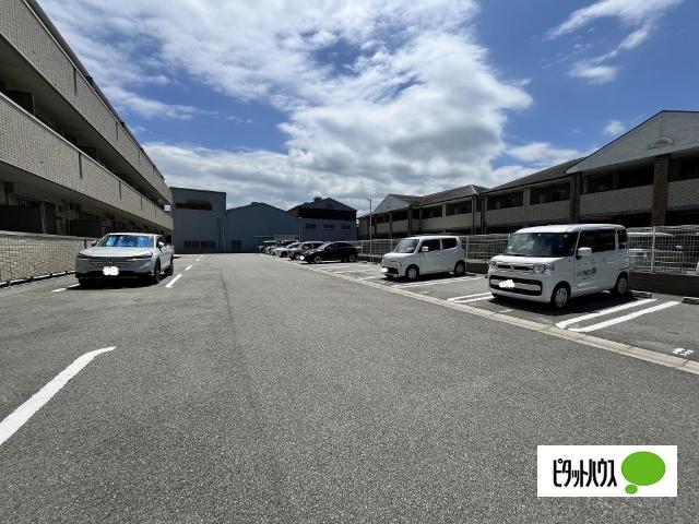 サンライズ湊Ⅱ（211） 駐車場
