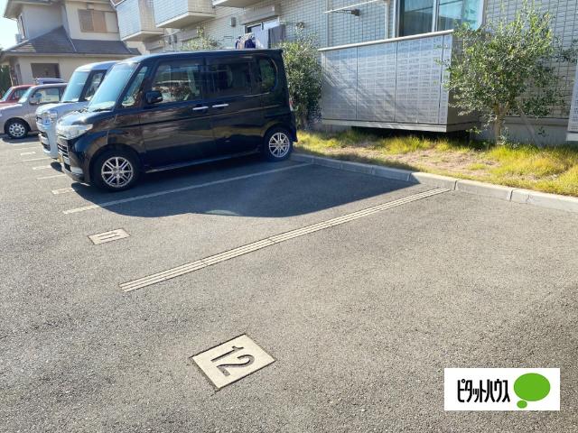 ドイスドゥアス（205） 駐車場