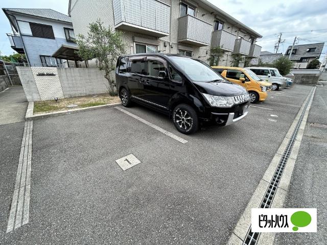 ドイスドゥアス（205） 駐車場