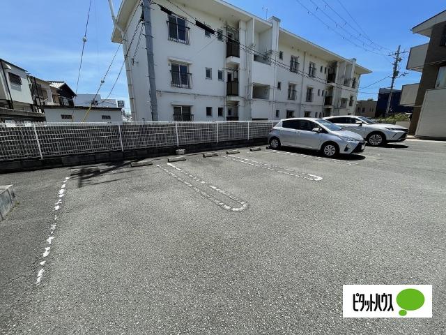 レジデンスブライト（305） 駐車場