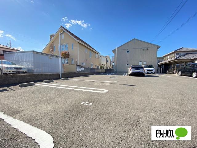 プラージュ（202） 駐車場