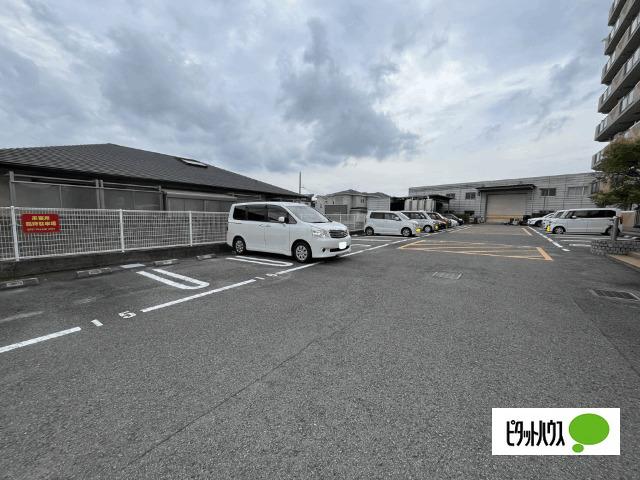 EAST VILLAGE 2001（402） 駐車場