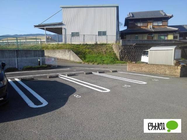 こうやリバーサイドヒルズⅠ番館（202） 駐車場