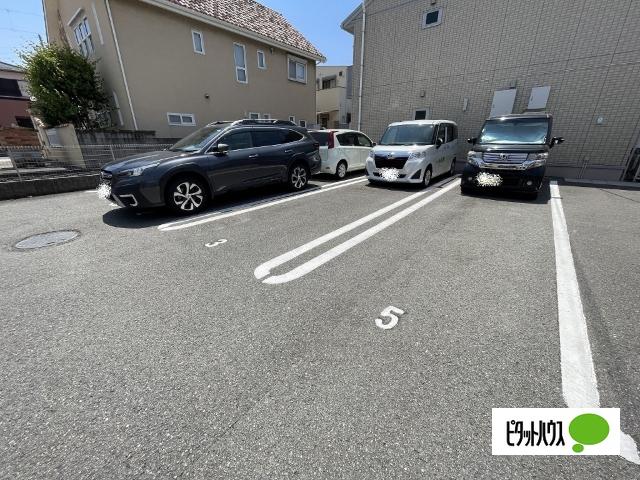 プラージュ（202） 駐車場