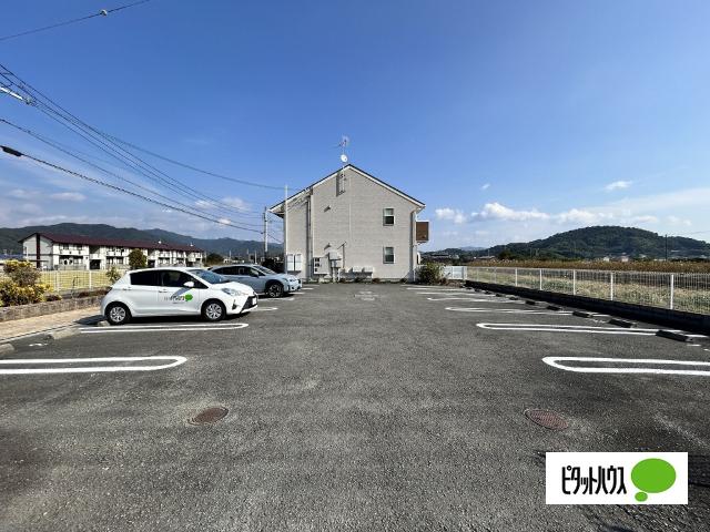 コートジュネス　Ⅱ（103） 駐車場