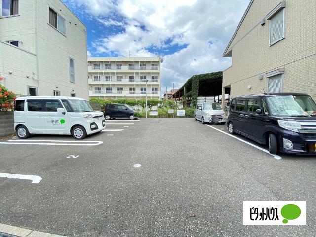 クレール出島（203） 駐車場