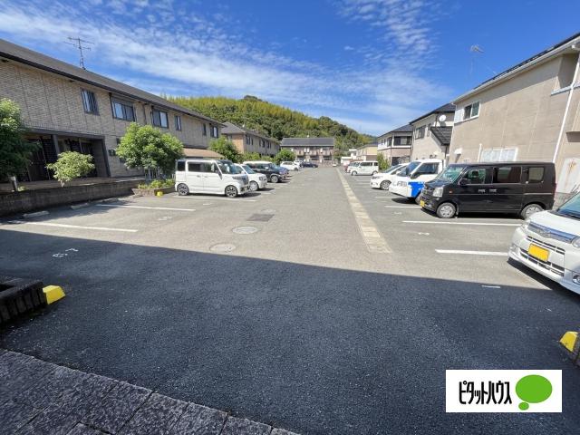 シャロット学園南館（A201） 駐車場