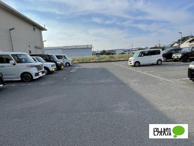 イソラ フェリジェⅡ（208） 駐車場