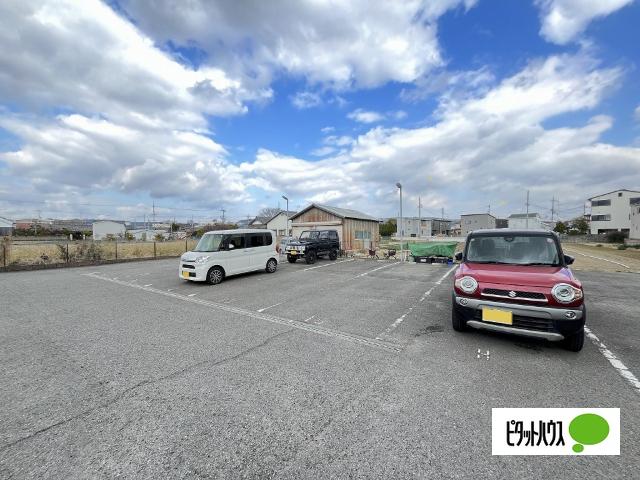 イソラ フェリジェⅡ（208） 駐車場