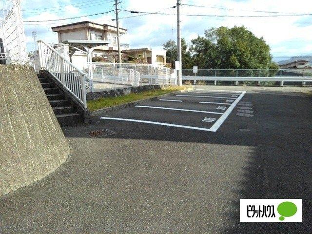 ピークガーデン（101） 駐車場