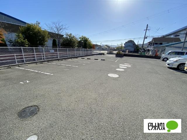 ルーチェモルト（202） 駐車場