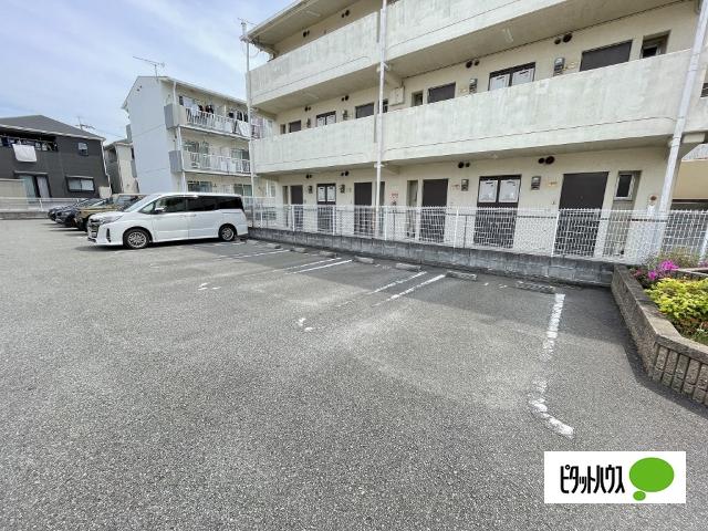 フィオーレ　Ⅱ（205） 駐車場