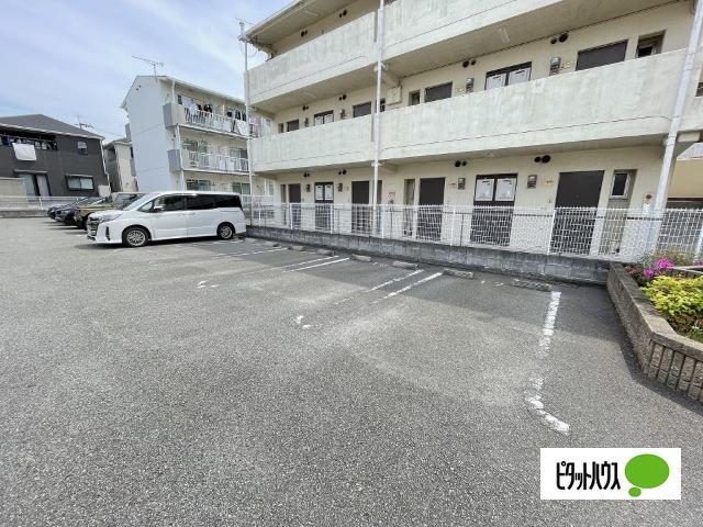 フィオーレ　Ⅱ（205） 駐車場