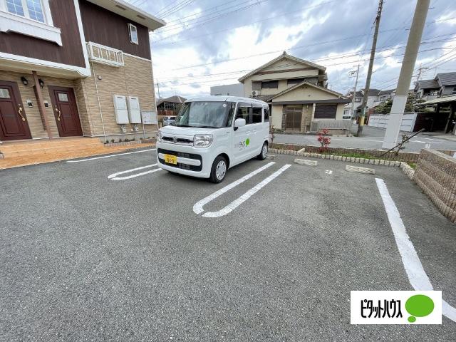 アジュール湊（105） 駐車場