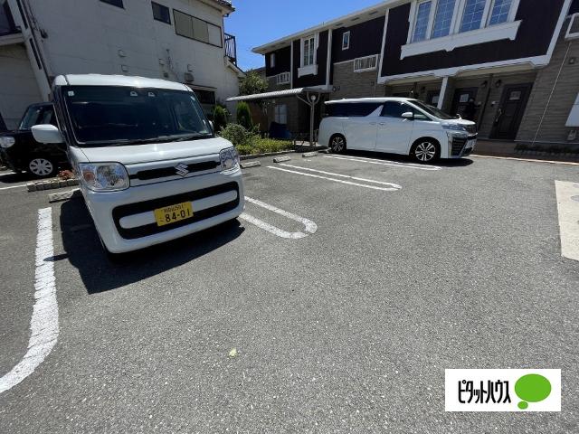 アジュール湊（105） 駐車場