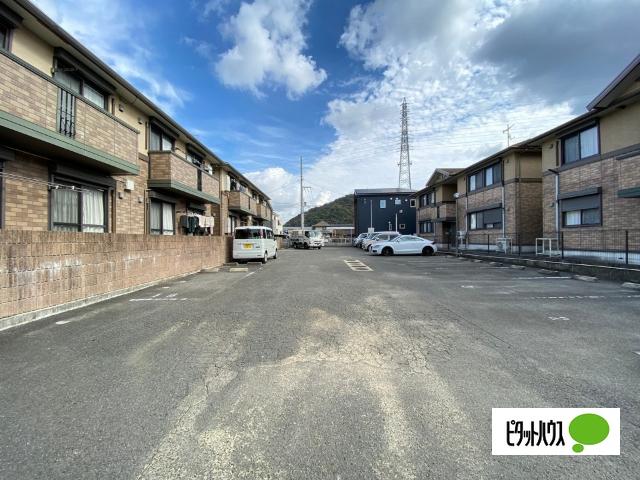 ガーデンコート　Ｂ棟（B205） 駐車場