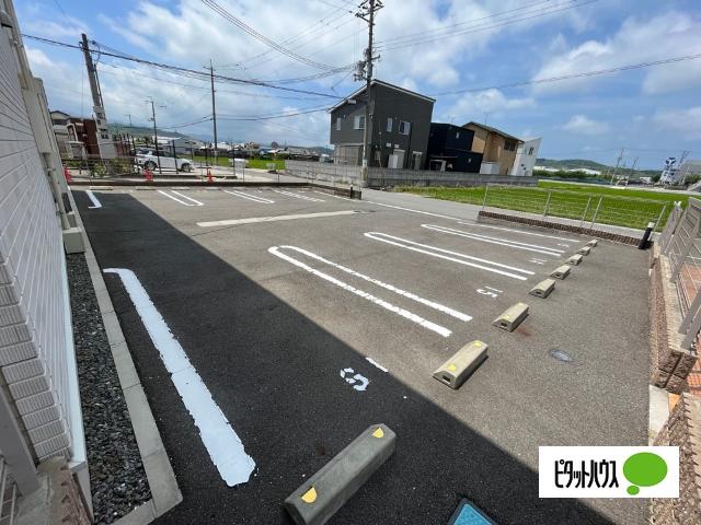 セレーノⅡ（103） 駐車場