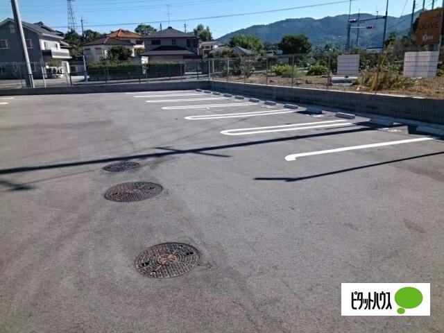 ディアコート２番館（202） 駐車場