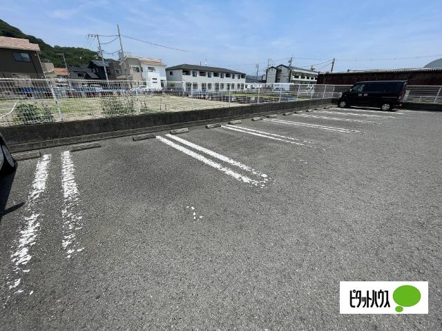 スマイルコーポ西乃庄（303） 駐車場