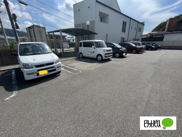 コート　デ　マグノリアⅢ（101） 駐車場