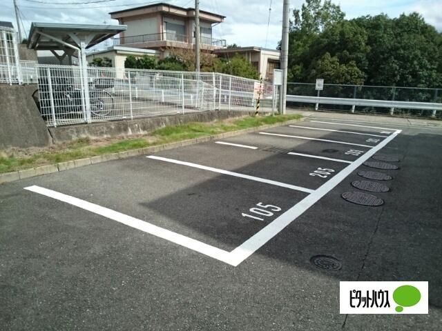 ピークガーデン（105） 駐車場