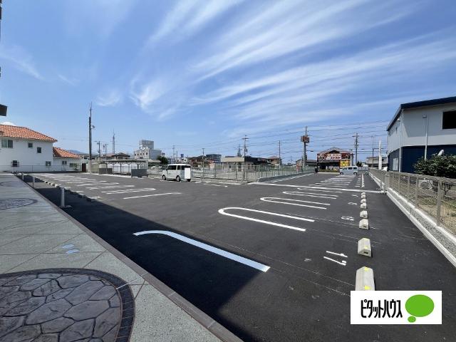 プラージュ（108） 駐車場