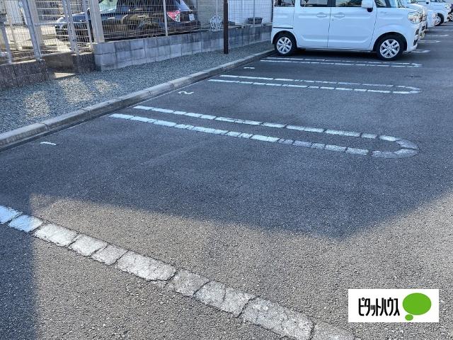 コート　デ　マグノリアⅢ（101） 駐車場