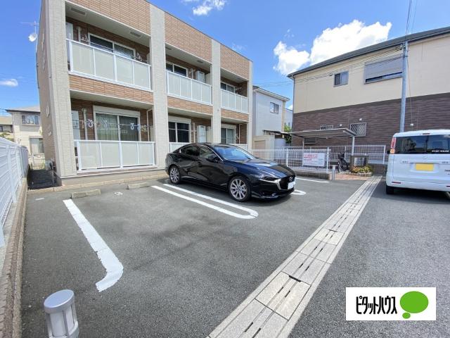 ミーティア　Ⅲ（103） 駐車場