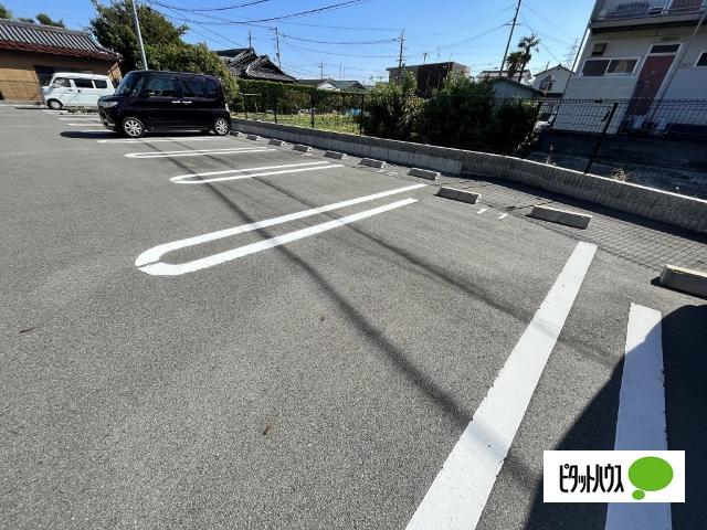 Ｋｅｅｐ　ｇｏｉｎｇ（205） 駐車場