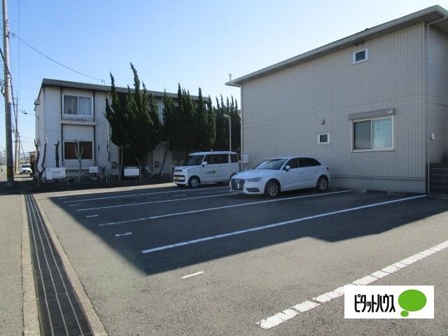 メゾン・モンテリベールⅥ（105） 駐車場