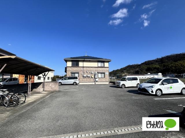 フォースクエア岡田（103） 駐車場
