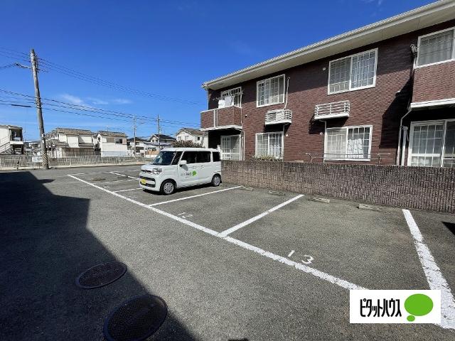 ソレアード・パレⅡ（102） 駐車場