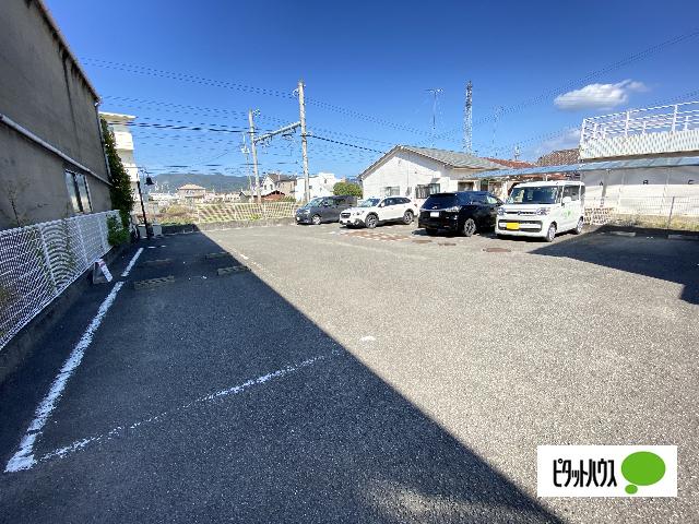 エンブレムⅡ（201） 駐車場