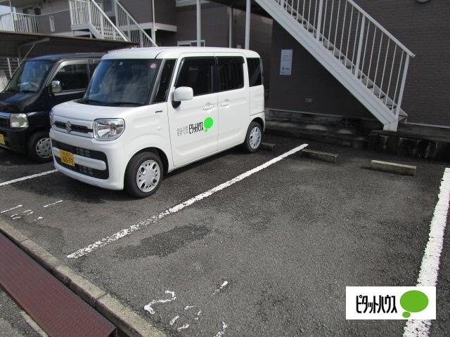 メゾンラフィネＡ（101） 駐車場