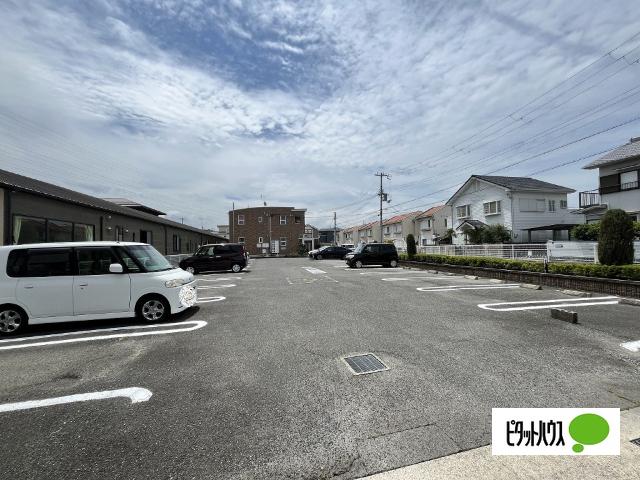 ルーナ　ルーチェ　Ⅱ（106） 駐車場