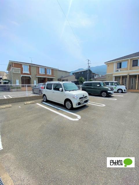 ビーネ　Ⅱ（103） 駐車場