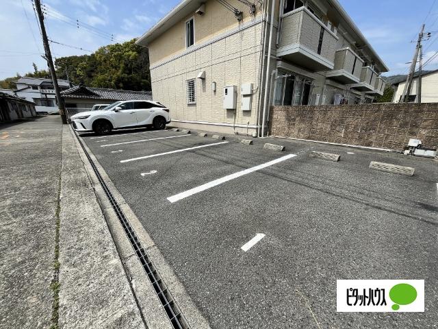 メゾン　フローラ　Ａ棟（202） 駐車場