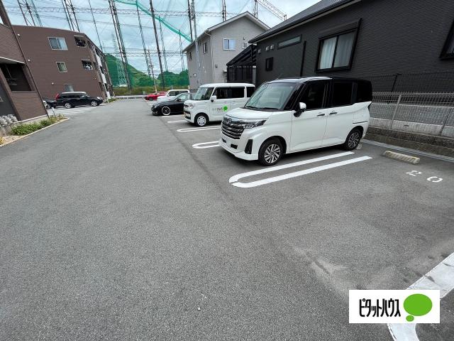 エレガンテⅡ（302） 駐車場